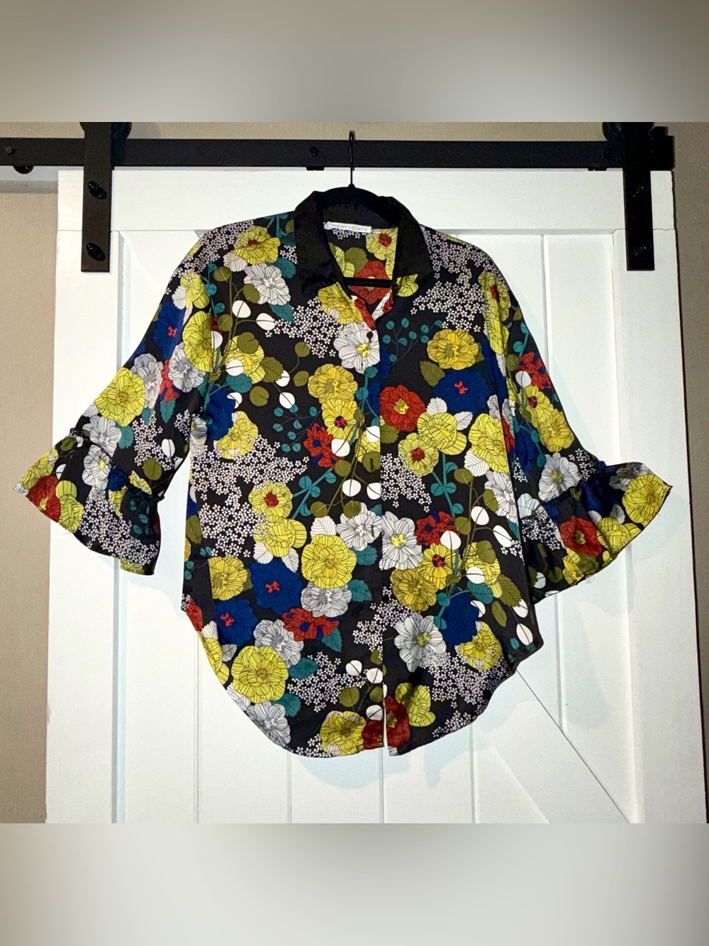 Violet + Claire Floral Blouse Women’s Large Bell Sleeve Button Front